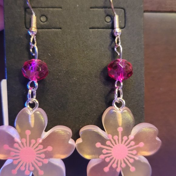 Flower Resin Pink earrings with 925 Sterling Silver hooks, glass bead - Picture 4 of 4